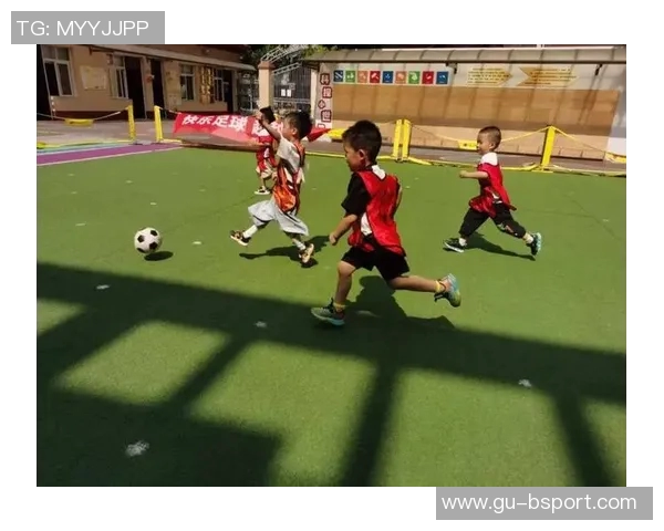 快乐童年在绿茵场上儿童踢足球的精彩瞬间与成长故事